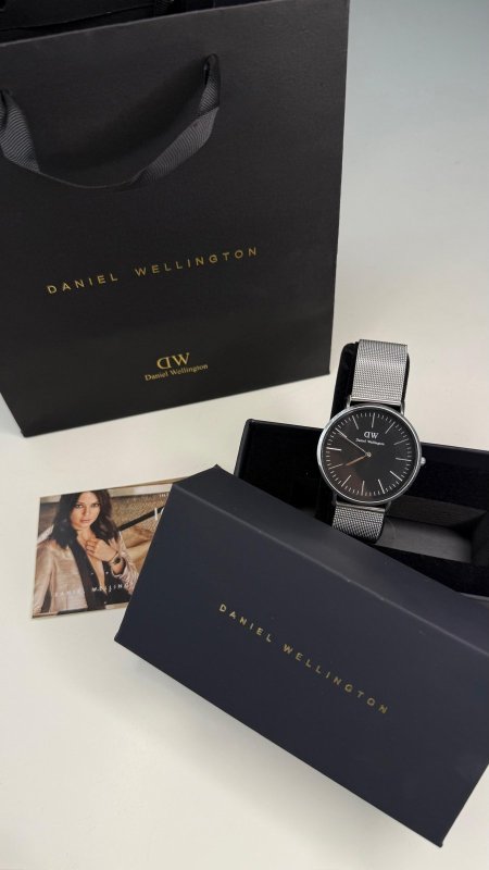 ساعة - Daniel wellington شبابية / شامل العلبة الاصلية فضي / أسود